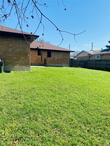 1315 Willow Creek Drive, Lancaster, TX 75146