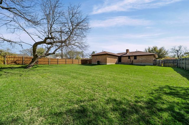 1315 Willow Creek Drive, Lancaster, TX 75146