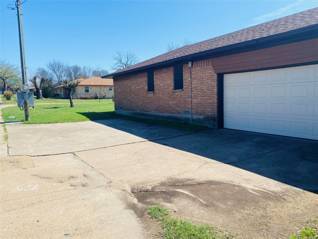 1315 Willow Creek Drive, Lancaster, TX 75146