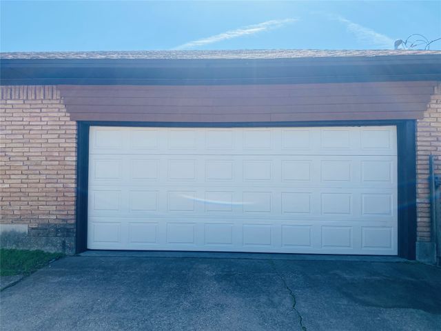 1315 Willow Creek Drive, Lancaster, TX 75146