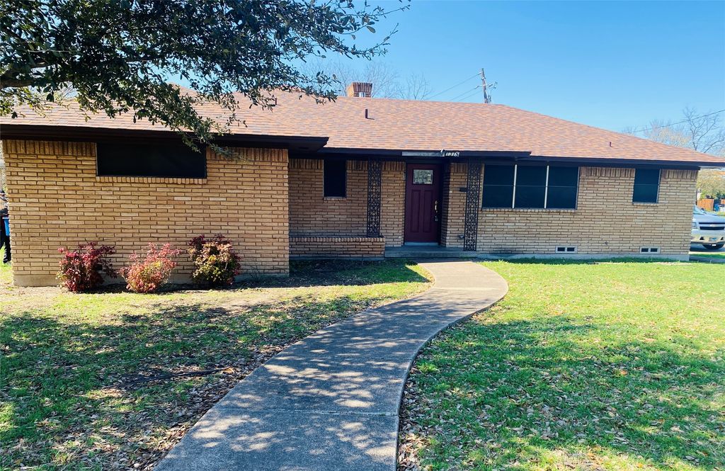 1315 Willow Creek Drive, Lancaster, TX 75146