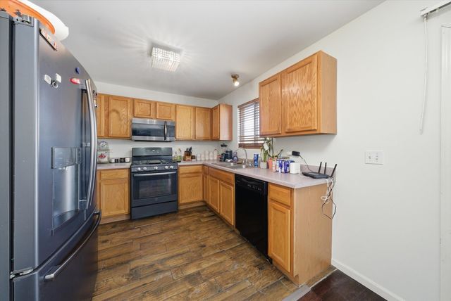 370 Dartmoor Avenue, Romeoville, IL 60446