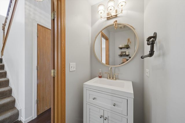 370 Dartmoor Avenue, Romeoville, IL 60446