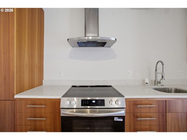 325 Ne GRAHAM St 6, Portland, OR 97212