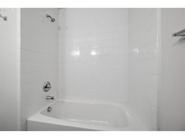 325 Ne GRAHAM St 6, Portland, OR 97212