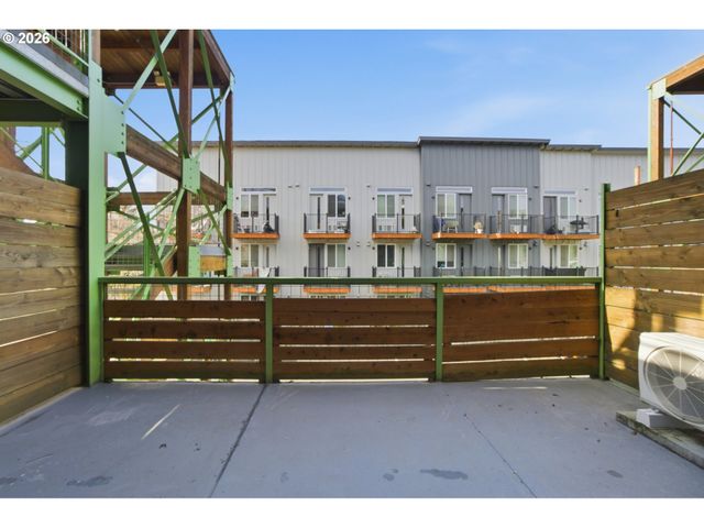 325 Ne GRAHAM St 6, Portland, OR 97212