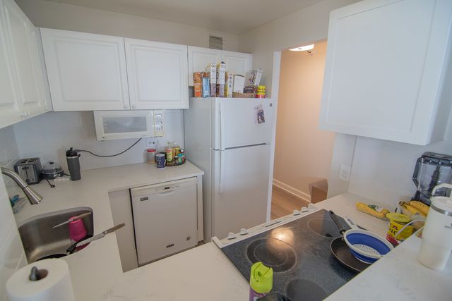 3660 N Lake Shore Drive 2312, Chicago, IL 60613