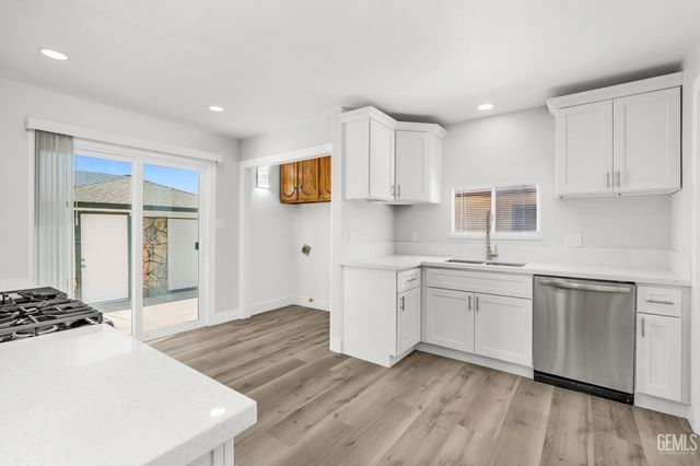 1104 Glade Street, Bakersfield, CA 93308