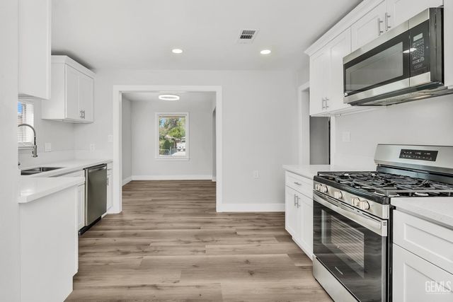 1104 Glade Street, Bakersfield, CA 93308