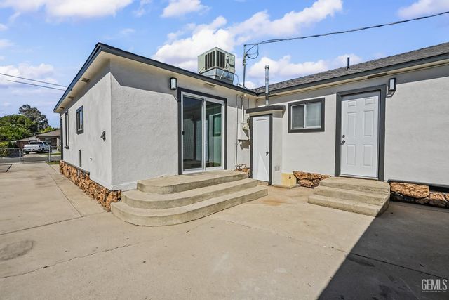 1104 Glade Street, Bakersfield, CA 93308