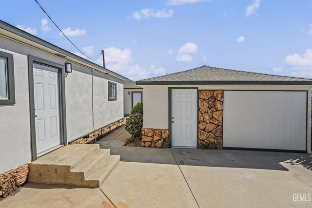 1104 Glade Street, Bakersfield, CA 93308