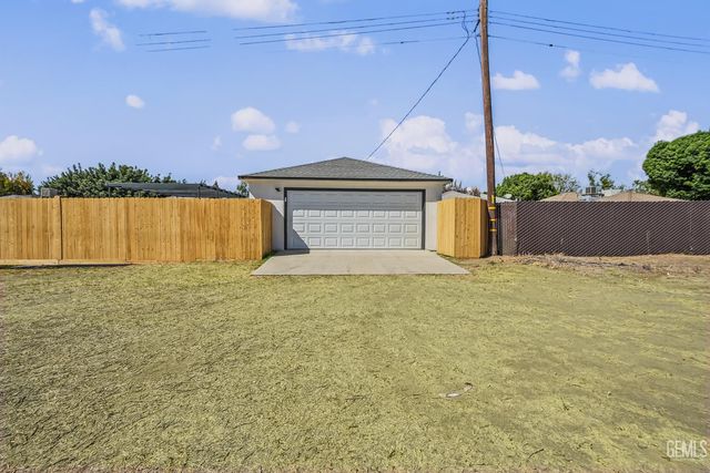 1104 Glade Street, Bakersfield, CA 93308