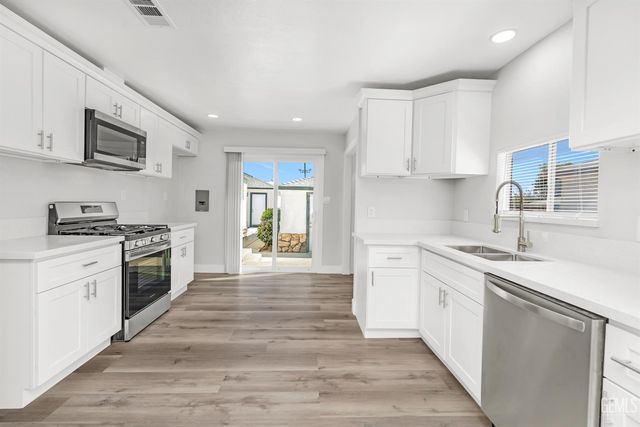 1104 Glade Street, Bakersfield, CA 93308