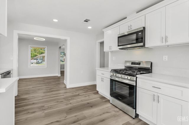 1104 Glade Street, Bakersfield, CA 93308