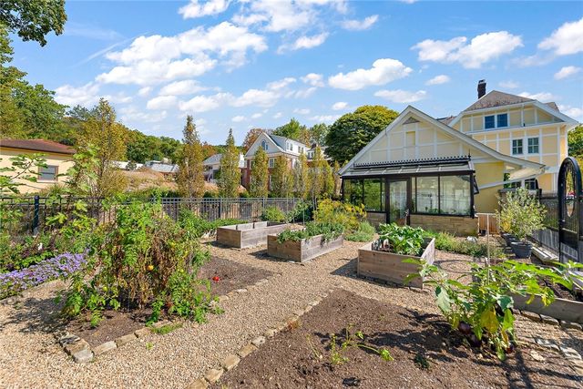 609 Academy Ave, Sewickley, PA 15143