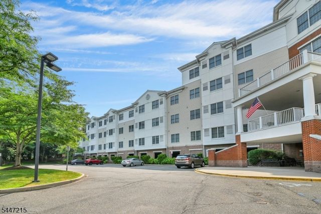 189 Forest Ave 213, Paramus Boro, NJ 07652
