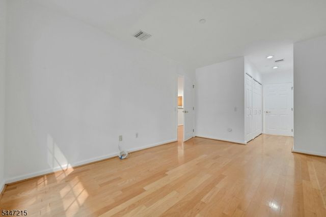 189 Forest Ave 213, Paramus Boro, NJ 07652