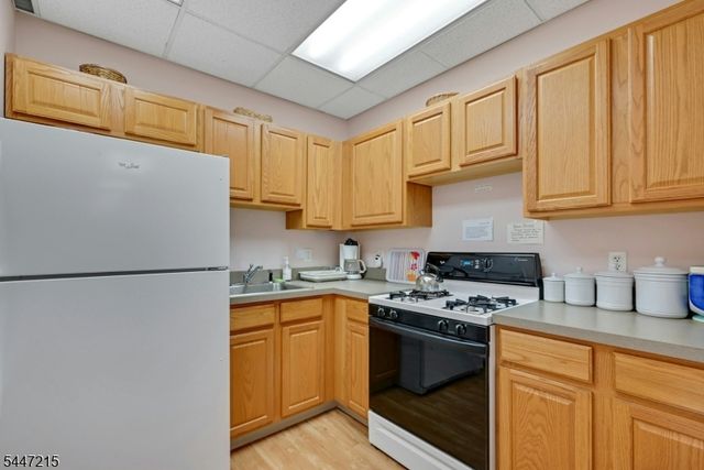 189 Forest Ave 213, Paramus Boro, NJ 07652