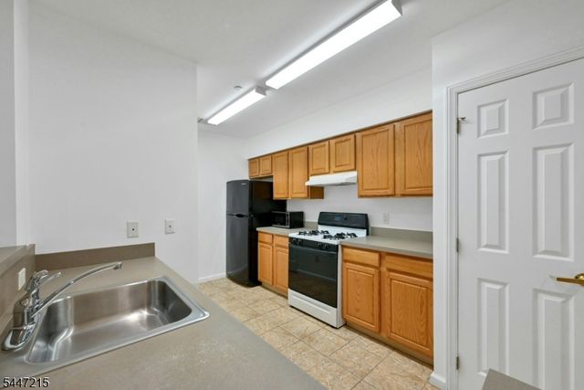 189 Forest Ave 213, Paramus Boro, NJ 07652