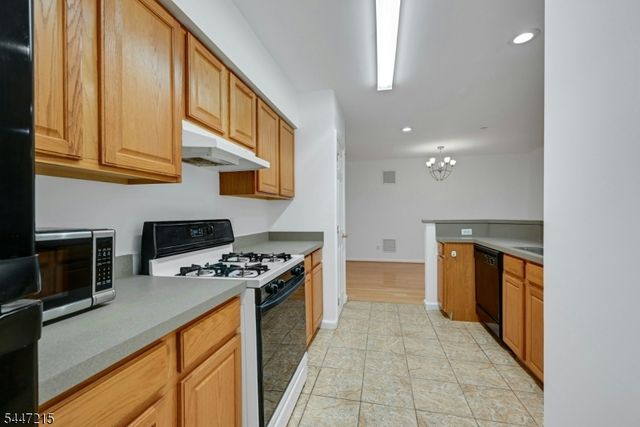 189 Forest Ave 213, Paramus Boro, NJ 07652