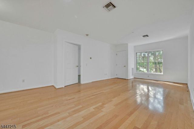 189 Forest Ave 213, Paramus Boro, NJ 07652