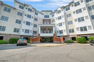 189 Forest Ave 213, Paramus Boro, NJ 07652