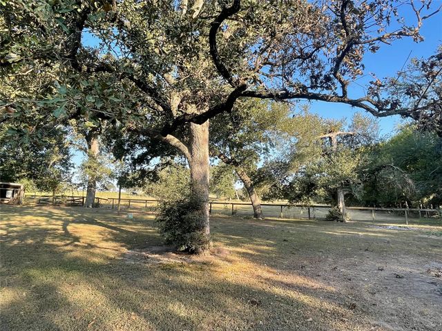 9341 Wehring Road, Bleiblerville, TX 78931