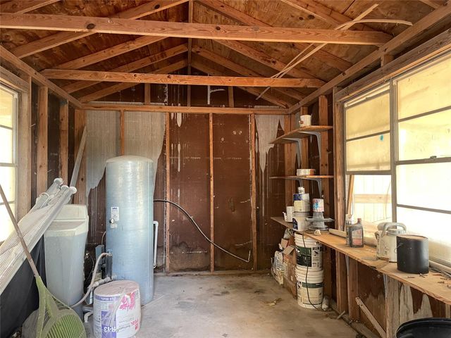 9341 Wehring Road, Bleiblerville, TX 78931