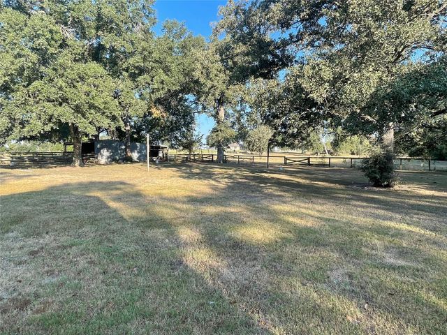 9341 Wehring Road, Bleiblerville, TX 78931