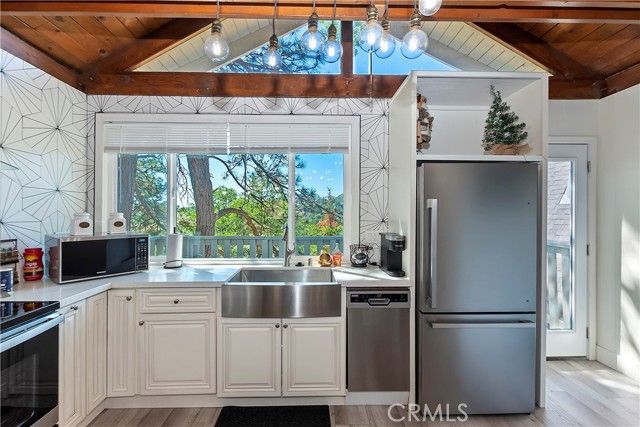 33026 Donner Lane, Los Angeles, CA 92382