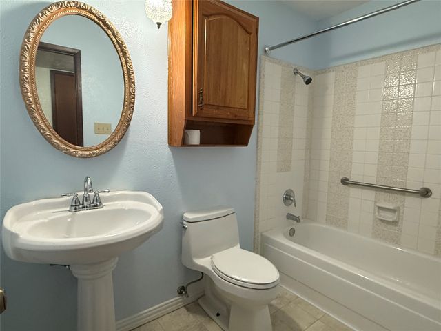 2114 Burrows Trail, Grand Prairie, TX 75052