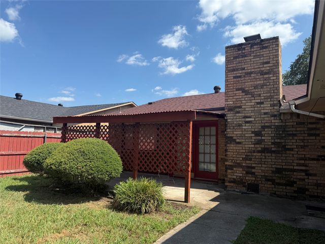 2114 Burrows Trail, Grand Prairie, TX 75052