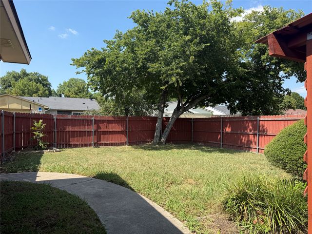 2114 Burrows Trail, Grand Prairie, TX 75052