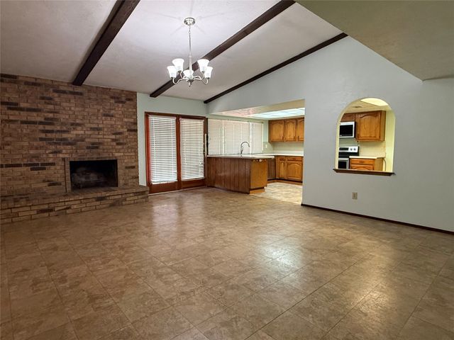2114 Burrows Trail, Grand Prairie, TX 75052