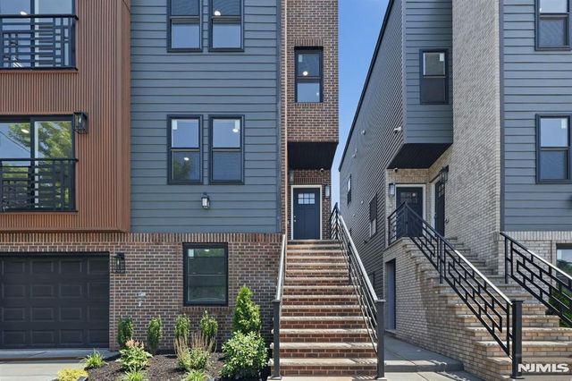 432 10th Street, Newark, NJ 07103