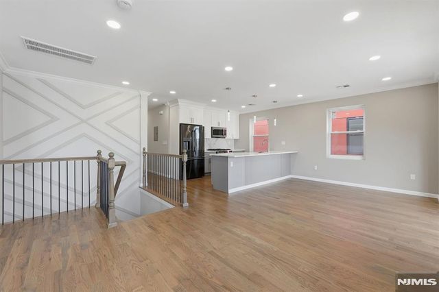 432 10th Street, Newark, NJ 07103