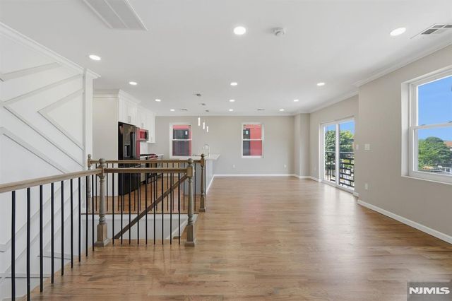 432 10th Street, Newark, NJ 07103