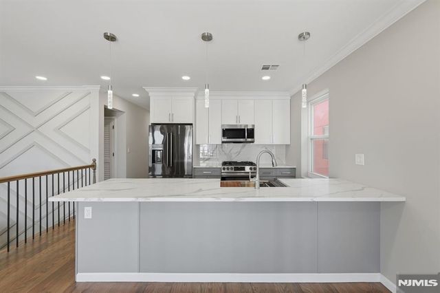 432 10th Street, Newark, NJ 07103