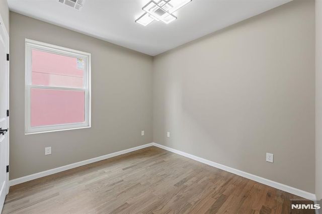 432 10th Street, Newark, NJ 07103