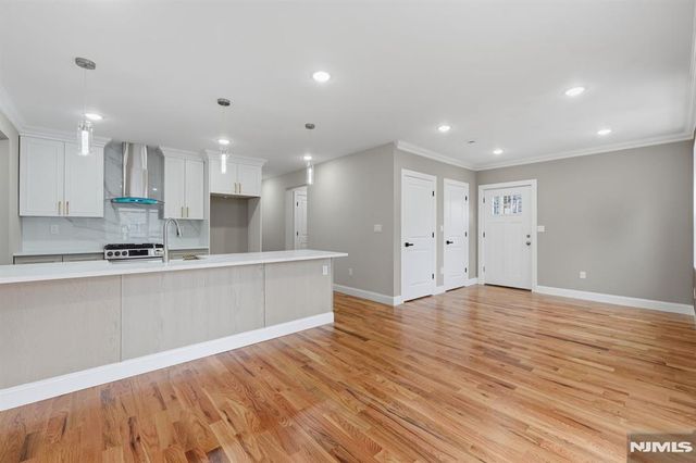 432 10th Street, Newark, NJ 07103