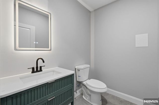 432 10th Street, Newark, NJ 07103