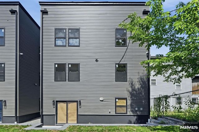 432 10th Street, Newark, NJ 07103