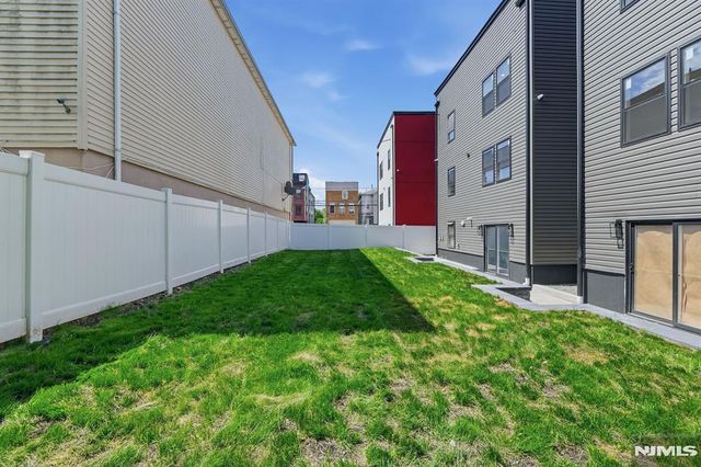 432 10th Street, Newark, NJ 07103