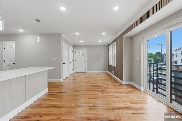 432 10th Street, Newark, NJ 07103