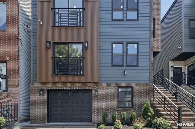 432 10th Street, Newark, NJ 07103