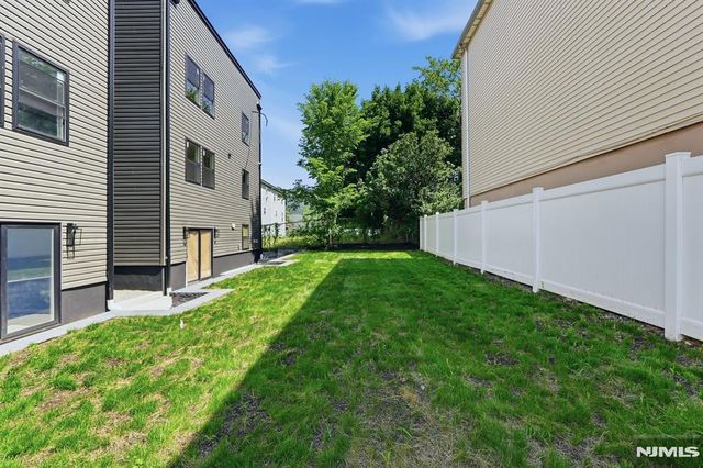 432 10th Street, Newark, NJ 07103