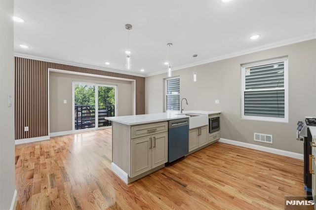 432 10th Street, Newark, NJ 07103
