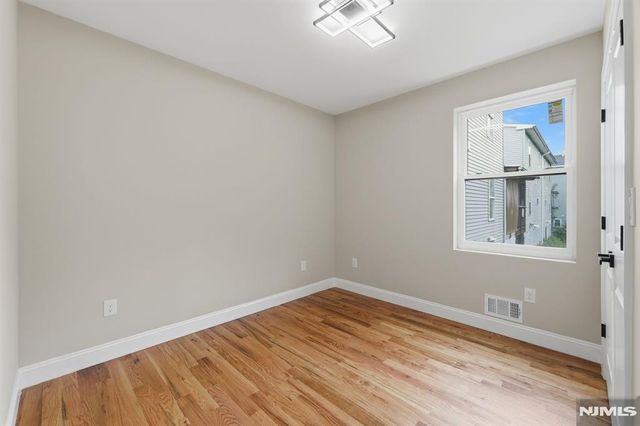 432 10th Street, Newark, NJ 07103