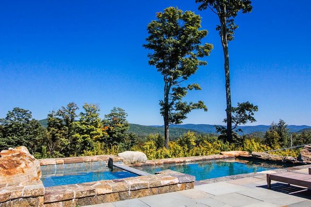 816 Black Bear Road, Jamaica, VT 05343