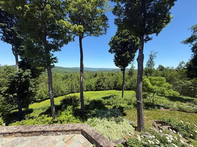 816 Black Bear Road, Jamaica, VT 05343